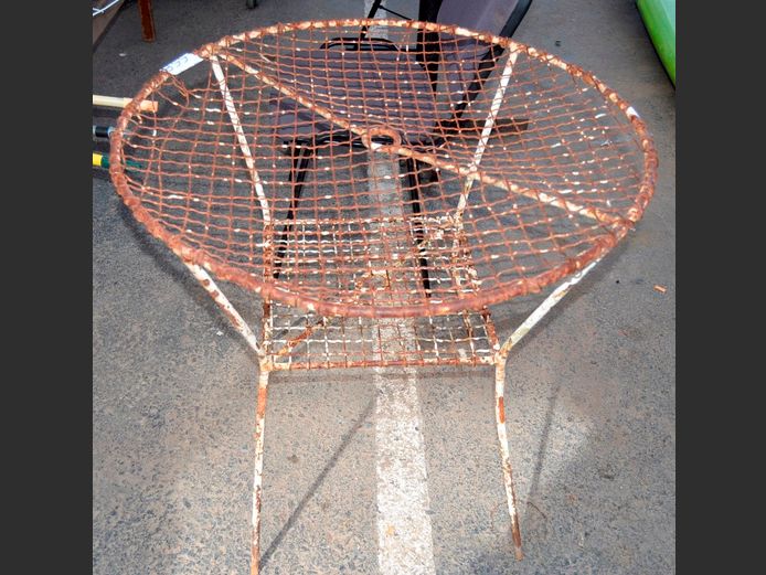 WIRE MESH PATIO TABLE, 77cm Diameter x 72cm High [Rusted]