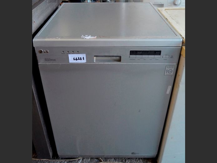 LG INVERTER DIRECT DRIVE DISHWASHER [Switches on, untested further]