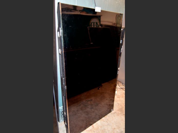 HISENSE 65" L.E.D. TV [Switches on, Screen cracked] ### LICENCE PLEASE ###