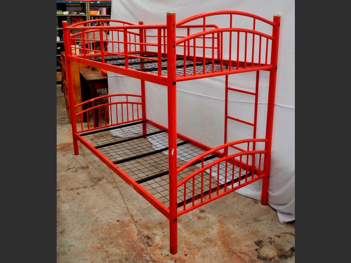 RED METAL BUNK BED [No mattresses]