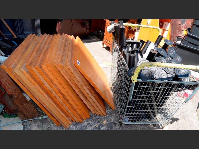 LOT: 14 x OAK FINISH TABLE TOPS & 54 LEGS