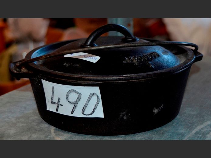 BEST DUTY No.1 FLAT BOTTOMED CAST IRON POT