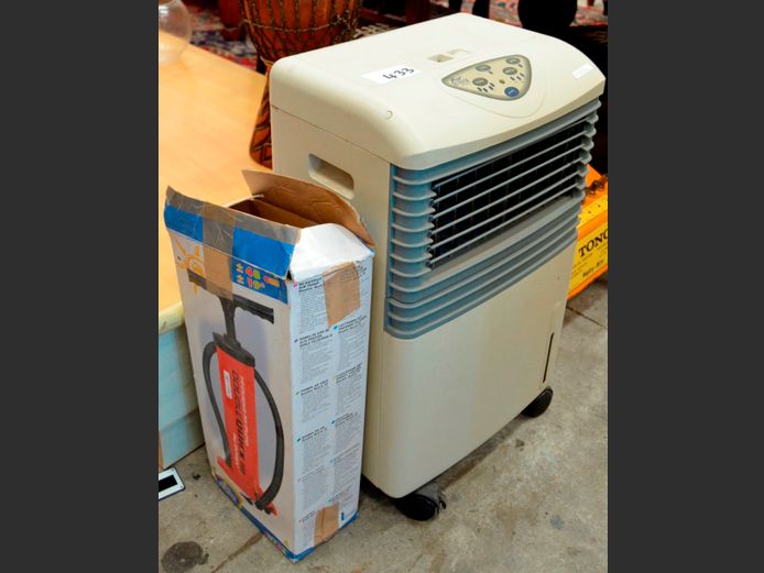 AIRTECH AIR COOLER [Switches on, untested further], & A DOUBLE QUICK II PUMP [6,58]