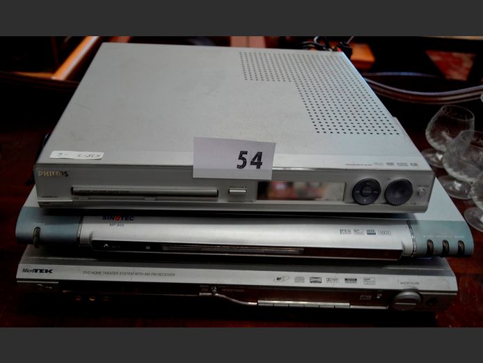 LOT OF 3 DVD PLAYERS [Switch on, untested further]