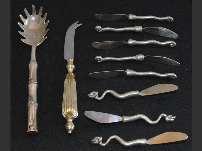 SET OF 7 BUTTER KNIVES, CHEESE KNIFE & SPAGHETTI GRABBER