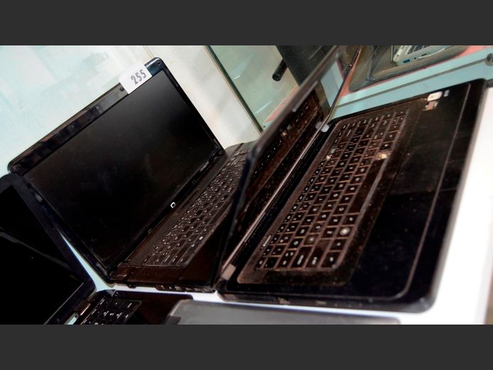 LOT OF 2: HP COMPAQ LAPTOPS [Untested, 1 needs a battery]