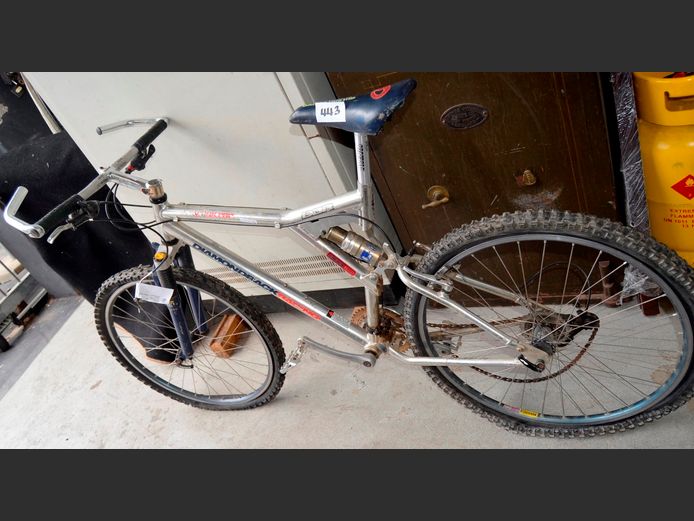 DIAMONDBACK MOUNTAIN BIKE