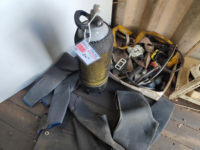 VARIOUS SCUBA DIVE GEAR