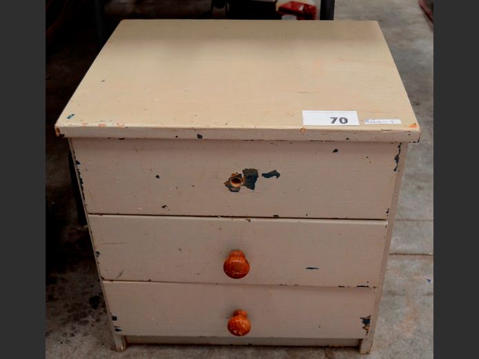 CREAM 3-DRAWER BEDSIDE PEDESTAL, 46 x 38 x 47cm [Needs restoration] [#: 403466913]
