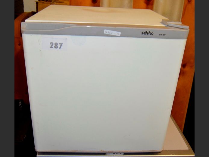 SAISHO MINI BAR FRIDGE, 47 x 45 x 48cm [Getting cold]
