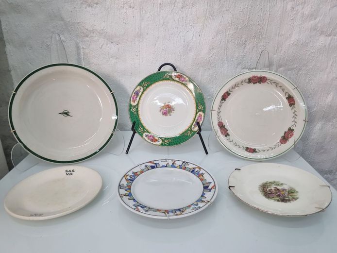 Lot of 6 Decorative and Collectible Display Plates