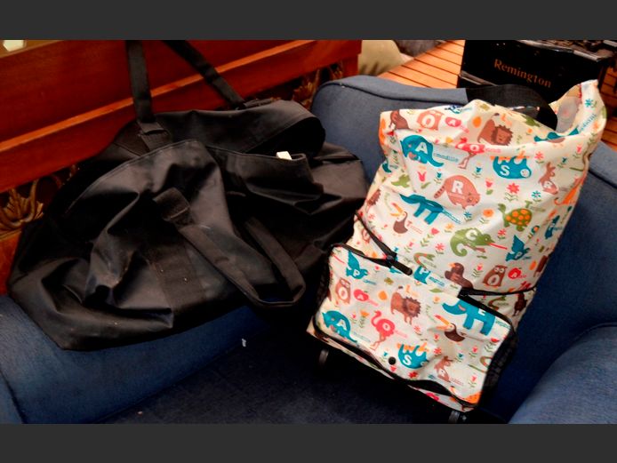 ASSORTED CLOTHING & A SHOPPING BAG