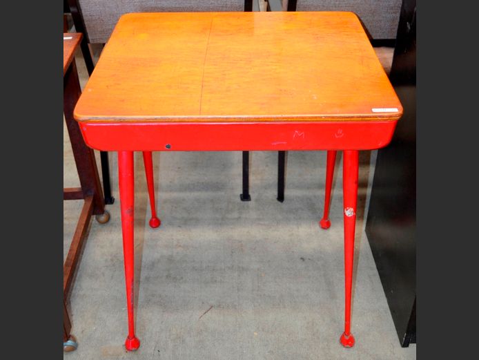 MID-CENTURY RED METAL FLIP TOP CHILD'S DESK, 61 x 51 x 74cm