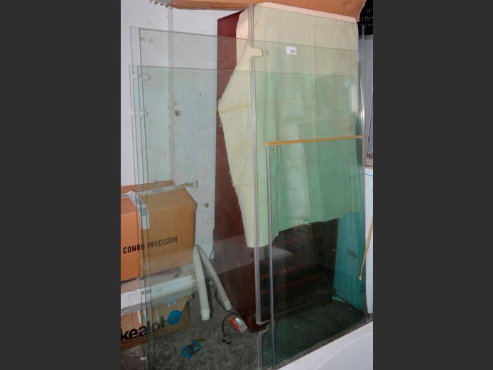 LOT: GLASS SHOWER PANELS