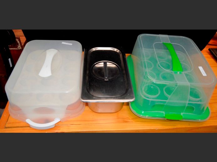 BAIN MARIE INSERT WITH LID & 2 x MUFFIN STORAGE CONTAINERS