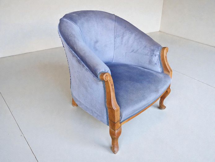 Edwardian Carved Tub Chair in Blue Velvet Upholstery
