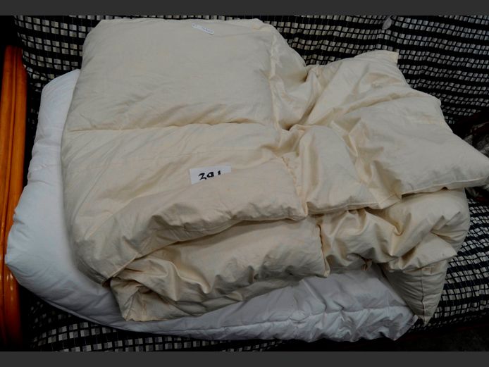 LOT: 2 x SINGLE DUVET INNERS