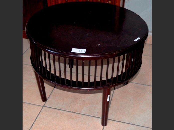 MAHOGANY CIRCULAR COFFEE TABLE
