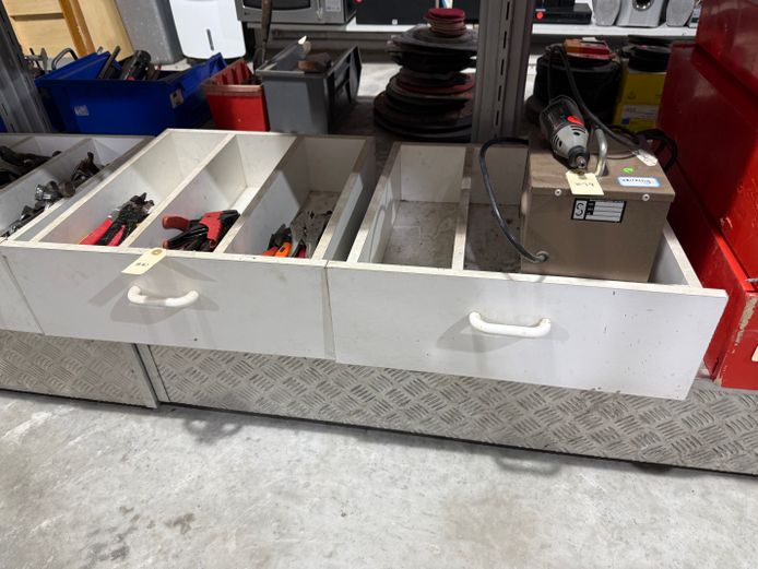 4X White Drawers 
