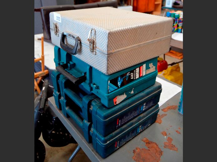 LOT: ALUMINIUM CASE & 3 x PLASTIC TOOLBOXES