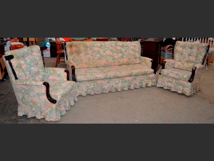 FLORAL UPHOLSTERED 3-PIECE, 5-SEATER LOUNGE SUITE [Needs a clean]