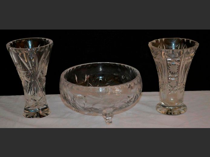 CRYSTAL: FOOTED BOWL & 2 x VASES