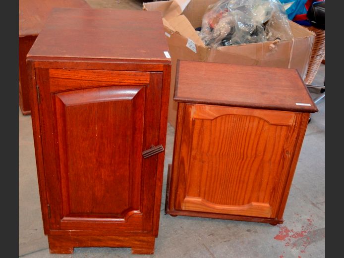 DECO TEAK SINGLE DOOR PEDESTAL & A PINE BEDSIDE PEDESTAL