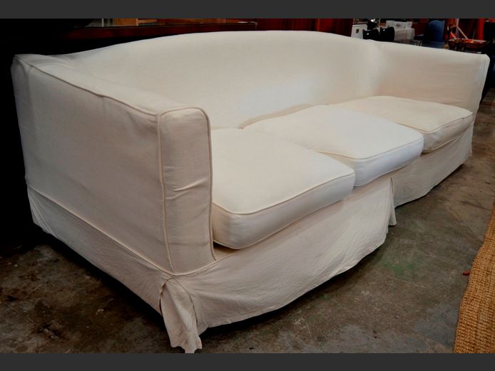 WHITE OVERSIZED 3-SEATER COUCH WITH EXTRA COVERS, 275 x 100cm