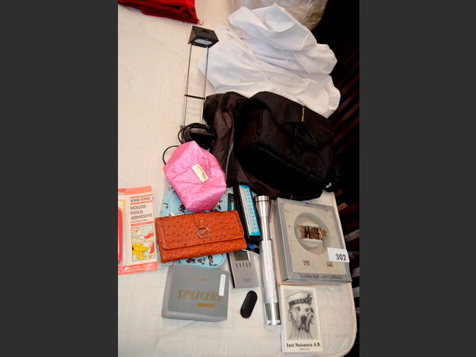 SET UNION JACK BELT BUCKLE & CUFFLINKS, VANGUARD CAMERA BAG, etc