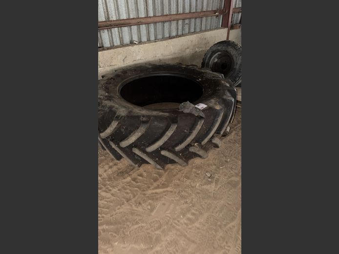 Valtra Spaar Wiele 650/65R42