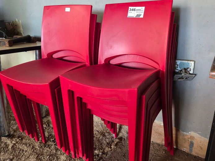 10 X RED PLASTIC CHAIRS