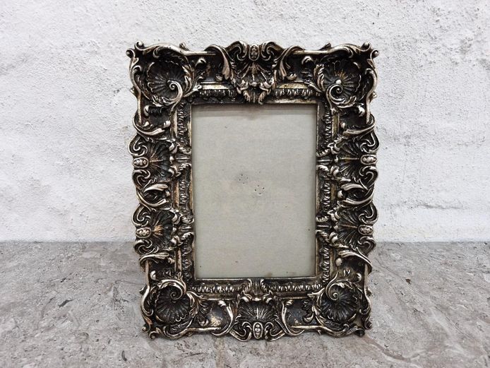 Rococo-Style Resin Ornate Floral Self-Standing Photo Frame