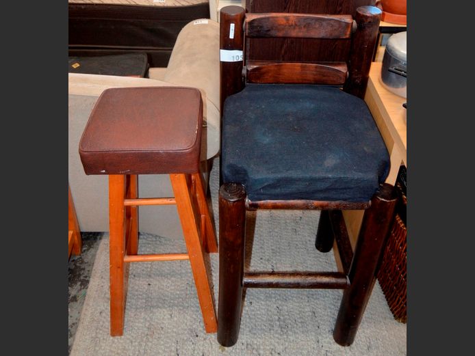 LOG CABIN STYLE BAR CHAIR WITH UPHOLSTERED SEAT & BAR STOOL WITH BROWN VINYL SEAT