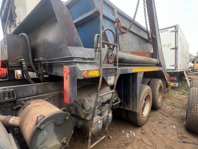 2008 DUNCANMEC Skip Bin Loader.