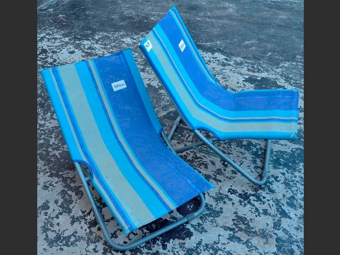 PAIR NATURAL INSTINCTS FOLDING BEACH CHAIRS