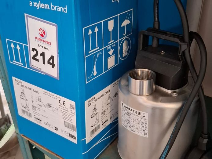 Submersible pump x 2