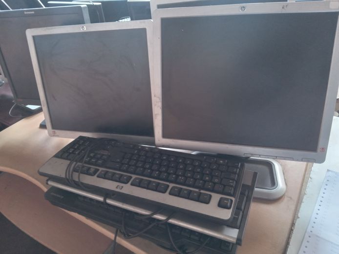 Assorted monitors & keyboards