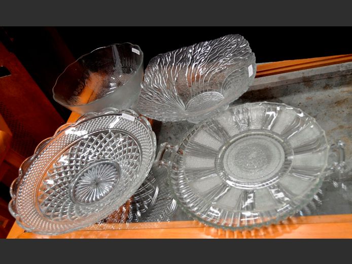 GLASS: 3 x BOWLS & 2 x CIRCULAR PLATTERS