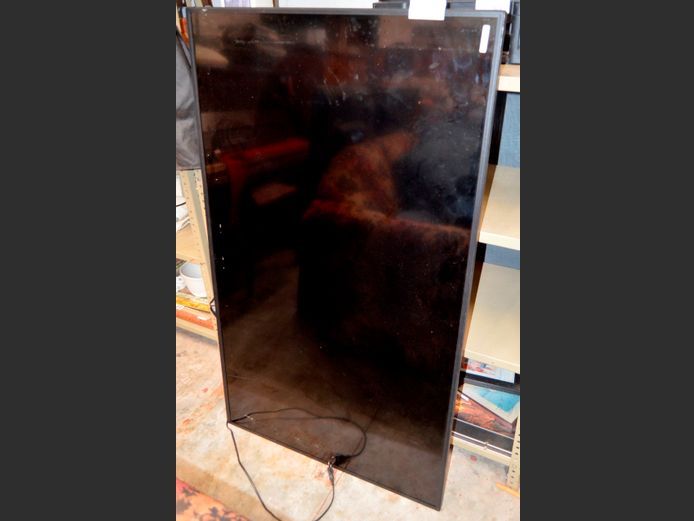 JVC 58" L.E.D. TV [Switches on, screen cracked] [#: 384014974] ### LICENCE PLEASE ###