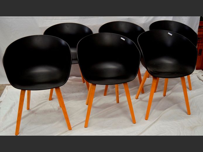 SET OF 6 HAY BLACK POLY PROPYLENE CHAIRS ON OAK LEGS