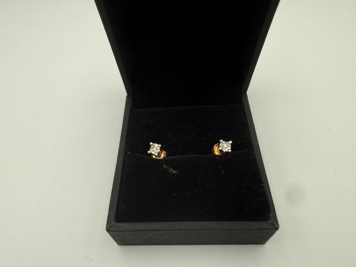 Costume jewellery - earrings with stones