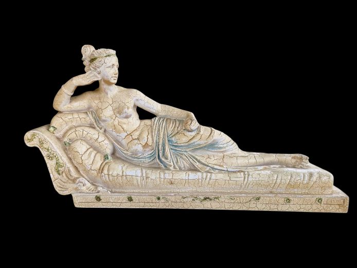 Renowned Resin Neoclassical Style Sculpture Venus Victrix 