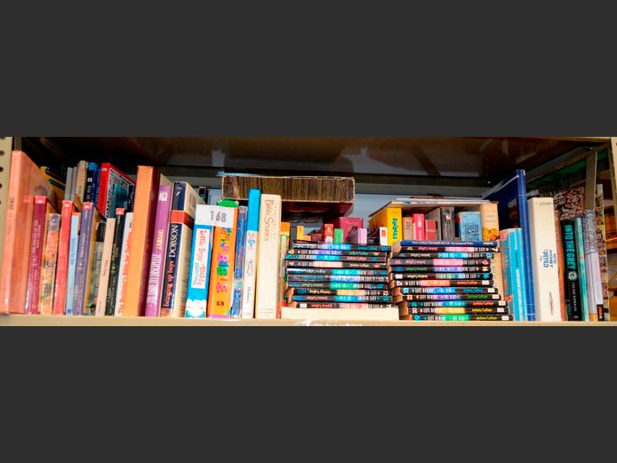 SET LEFT BEHIND THE KIDS BOOK, BIBLE STORIES, etc