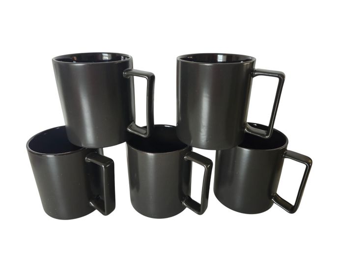 Modernist Studio.W 'Verona' Black Porcelain Mugs – Set of 5