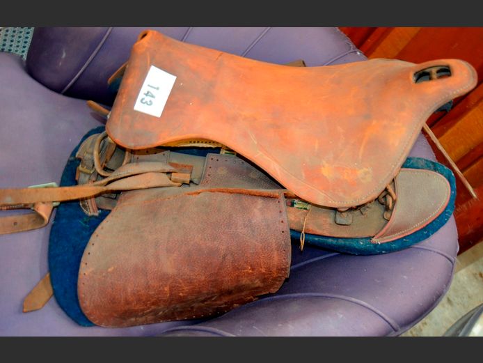 VINTAGE LEATHER MILITARY SADDLE [In need of restoration]