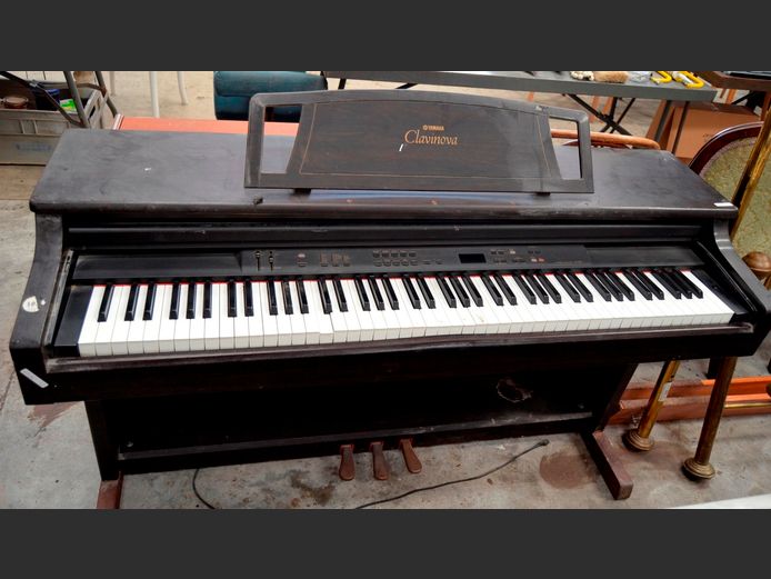 YAMAHA CLAVINOVA ELECTRONIC PIANO, 140 x 51 x 86cm [Faulty]
