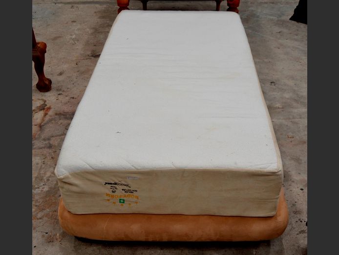 BODYFORM SINGLE BED BASE & MATTRESS SET [Stained]