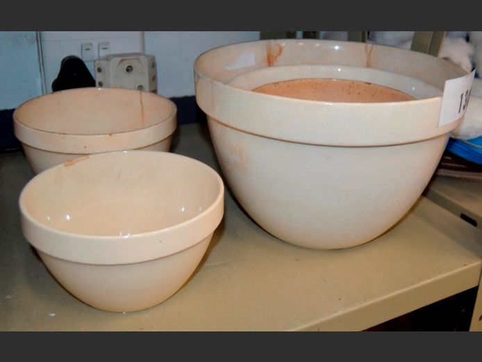 LOT: CERAMIC PLANTERS [Cracks to some]