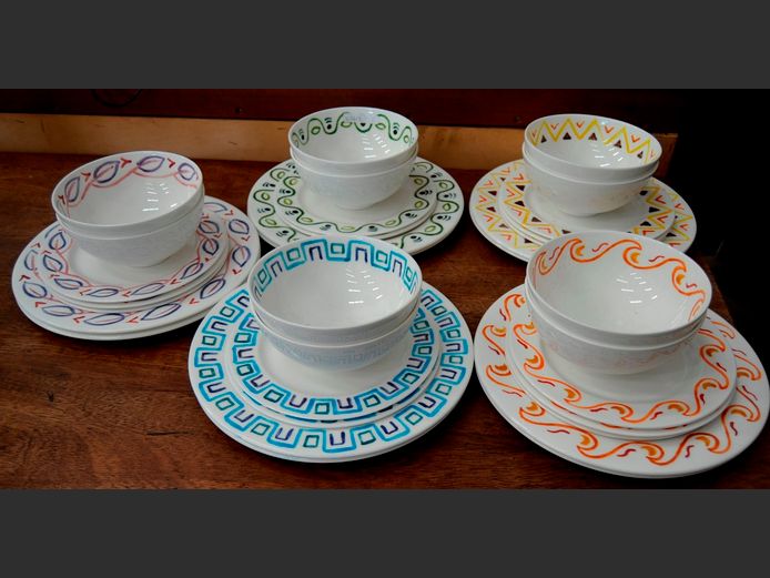 COLOURFUL DINNER PLATES, SIDE PLATES & BOWLS [33 Pieces]