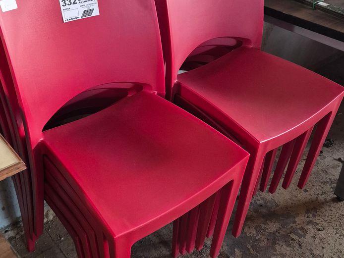 10 X RED PLASTIC CHAIRS